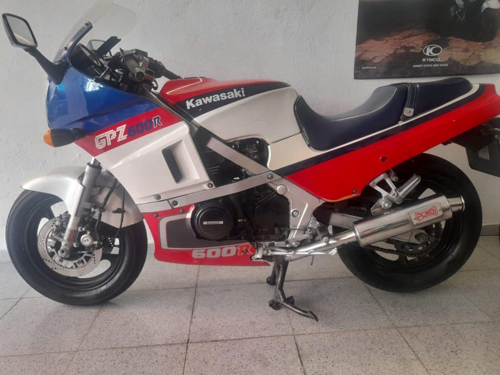 Kawasaki GPz 600 R