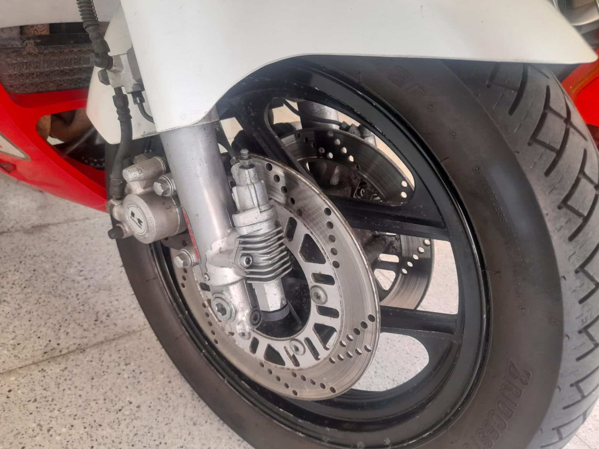 Kawasaki GPz 600 R