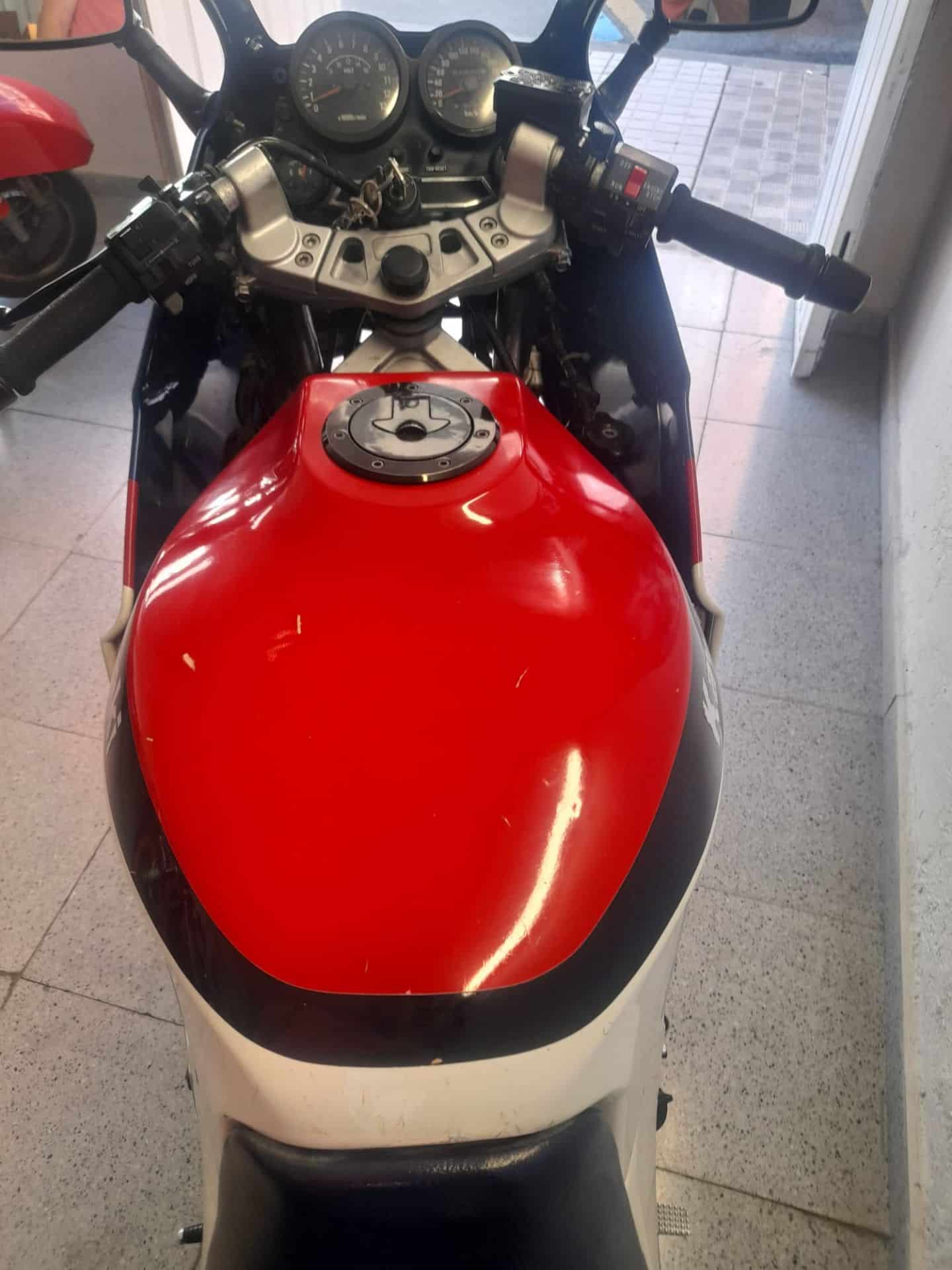 Kawasaki GPz 600 R